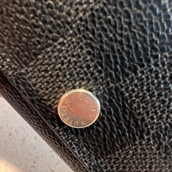 Louis Vuitton 6 Key Holder - Picture 2 of 14